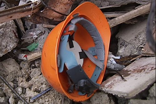  上海 一 在建工地 发生塔吊 倒塌 事故 致1人死亡-