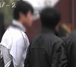 马上就办：旷课男生被罚脱裤（上）