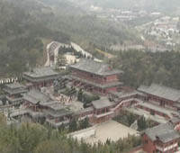 公交车上乘客发病 众人联手挽救生命