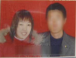 百年老楼凌晨起大火 背起90岁老人冲下楼