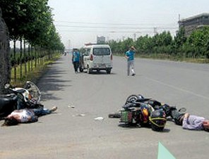 温县警车遇交通事故见死不救