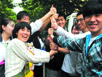 高考后打算:看球旅游吃饭表白_高考 考生 旅游