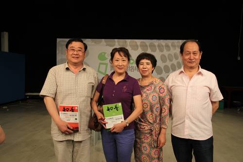 昔日知青合影留念