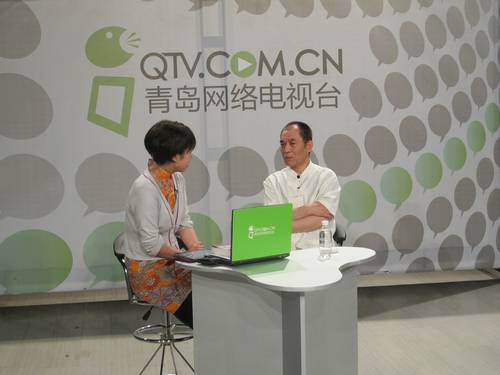 梁晓声与主持人互动交流