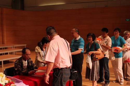 梁晓声先生签名售书