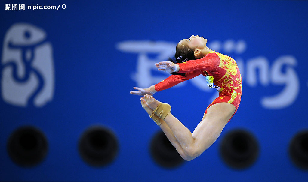 <em>女子体操</em>个人全能:中国体操小丫擦干眼泪再出