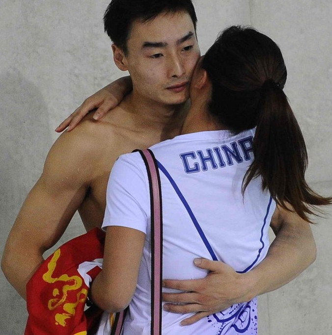 秦凯吴敏霞婚纱照_何姿秦凯婚纱照