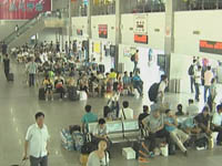 温馨：长途汽车站窗口服务无微不至