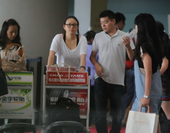 <em>丁俊晖</em>为<em>女友</em>唱someone