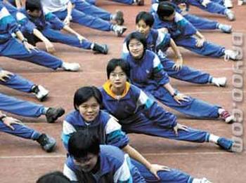 海南中小学统一校鞋强制购买