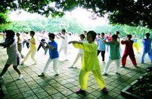 主播关注：北京老人倡议错峰晨练