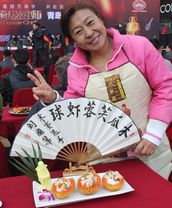 刘国华：写在扇子上的菜名