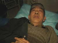 辛苦：新春鞭炮忙坏环卫工