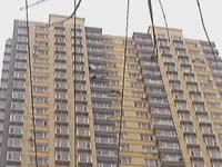 高层晾晒麻烦多 葱皮直接顺窗而出