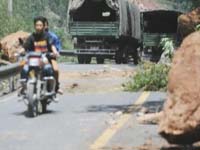 心系雅安：救援队挺进宝兴山区