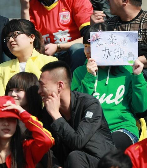 长春亚泰VS江苏舜天 球迷为亚泰助威_中超 长