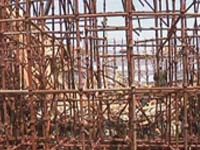 工地脚手架塌方 一名工人被活埋