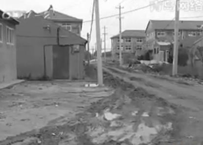 马上就办：小学门前路难走