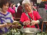 欢乐：社区端午粽飘香