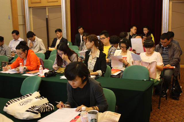 “添彩十艺节——青岛演艺集团2013演出季”新闻发布会记者