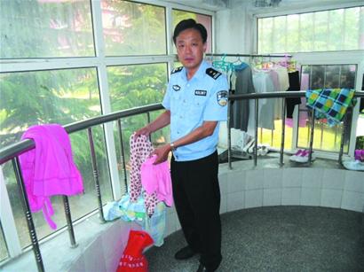 待业妈妈假扮<em>大学生偷</em>衣服