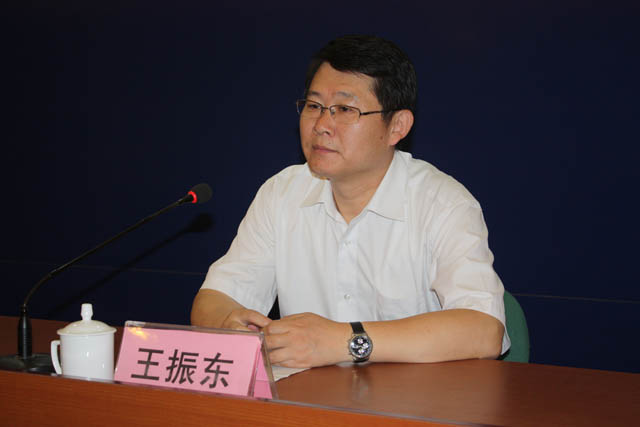 “我市扩大市区高污染黄标车限行范围”发布会主持人 王振东