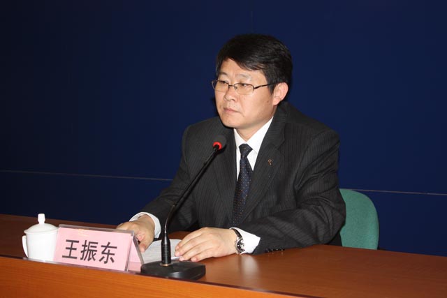 “全市检查井整治行动”新闻发布会主持人 王振东