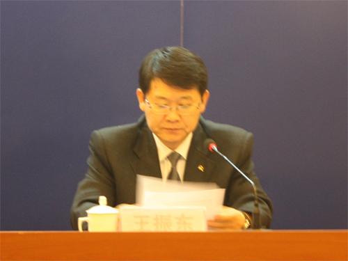 《青岛万人创业大会暨首届创业博览会有关情况》发布会主持人 王振东