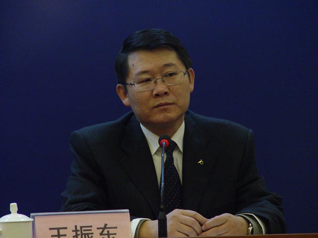 我市加大教育投入,改善办学条件进展情况新闻发布会主持人 王振东