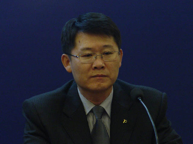 “青岛市工业转型升级定向招商会”有关情况新闻发布会主持人 王振东