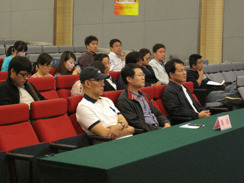 “双星杯2011国际大学群英辩论会”新闻发布会相关人员