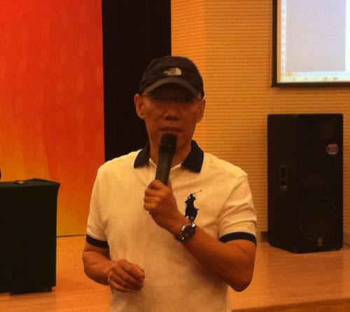 “双星杯2011国际大学群英辩论会”新闻发布会 潘跃