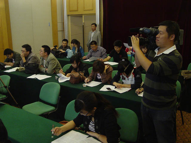 “青岛市地铁工程建设五四广场站调流方案”新闻发布会媒体记者