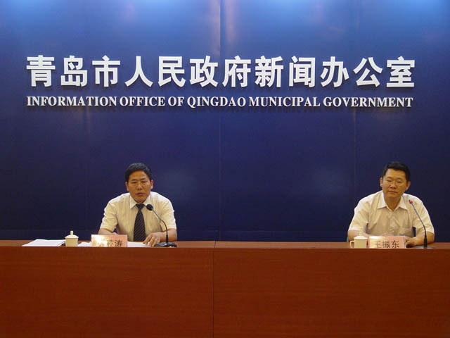 “我市促进服务业跨越发展的有关工作”新闻发布会现场