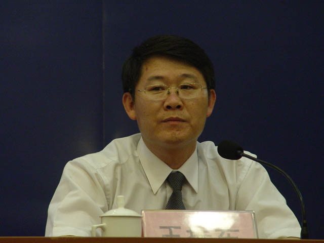 《青岛市城乡规划条例》颁布实施新闻发布会主持人 王振东