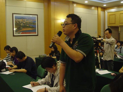2011中国青岛国际时装周暨青岛名优产品交易会等筹备情况发布会记者提问
