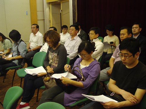 2011中国青岛国际时装周暨青岛名优产品交易会等筹备情况媒体记者
