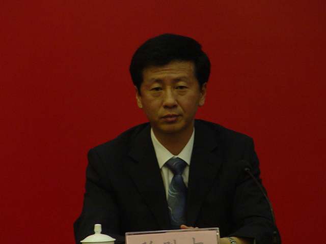 “全市纪念建党90周年和青岛建置120周年活动”新闻发布会主持人 魏胜吉