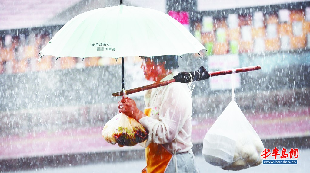 青岛市区大雨下4小时 今明两天接着下(图)_青岛