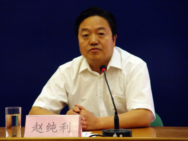 市司法局副局长、市普法办副主任赵纯利介绍情况