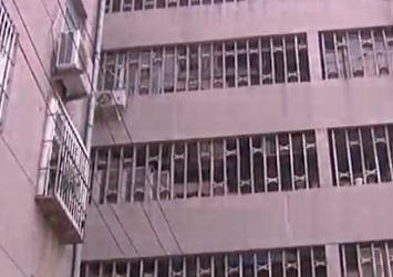 马上就办：老房漏水愁坏九旬老人