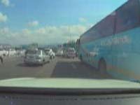 小马探路：长假首日交通考验