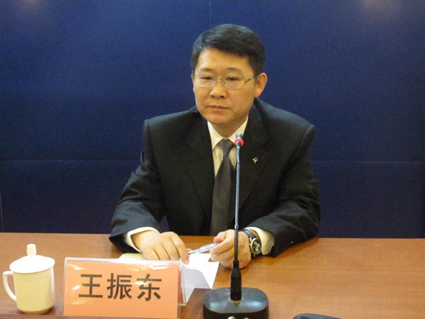 发布会主持人王振东