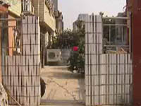 纠纷：讨薪不成被车压 8000多工钱被扣一半多