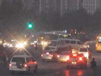 重庆路堵车依旧严重 早上头班公交车就被堵