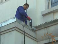 楼房穿上钢铁外衣 防盗新招很给力