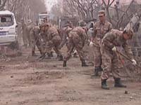 中石化爆燃事故 武警搜救全力以赴