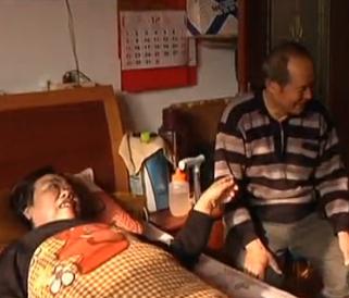 让轮椅转起来：轮椅转给乐观老两口