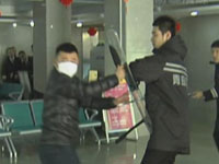 青岛汽车总站组织防暴演练保平安