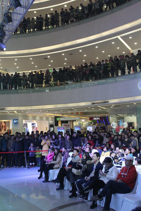 高清图集:爱青岛闺蜜之夜花样美男演唱会